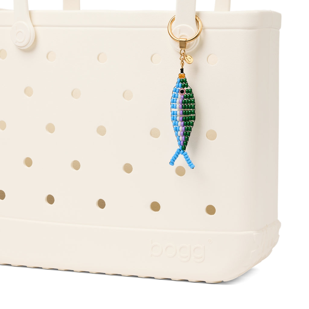 Bogg'd & Charmed Beaded Fish Blue/Green Weekend Getaway Beach Bag Oversized Large Capacity with Makeup Bag for Yacht Excursions Travel Organizer Vacation Essentials for Women